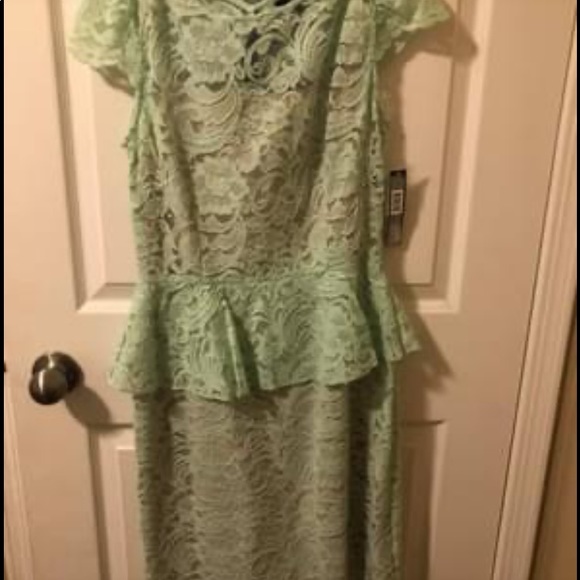 Tahari by ASL Hilda lace peplum dress - Picture 2 of 3